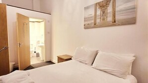 2 bedrooms, iron/ironing board, free WiFi, bed sheets - Mordern 2-bedroom in the Heart of Canterbury (Canterbury)