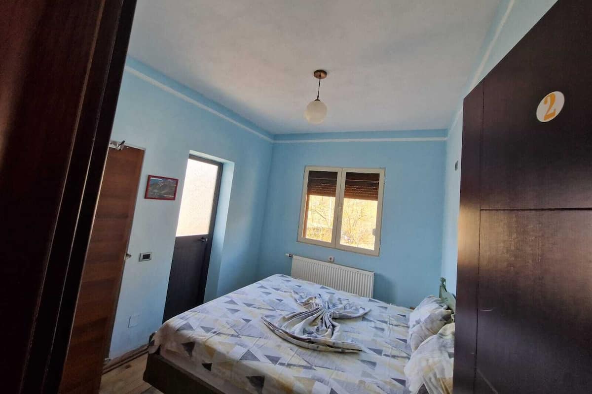 Basic Double Room | Desk, blackout curtains, soundproofing, iron/ironing board