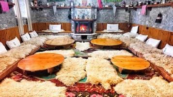 Phòng tập thể Gia đình, quang cảnh hồ | Bàn, màn/rèm cản sáng, phòng cách âm, bàn ủi/dụng cụ ủi quần áo
