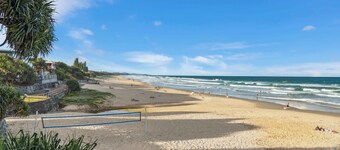 Tides & Tails Abode - Coolum Pet Friendly Home