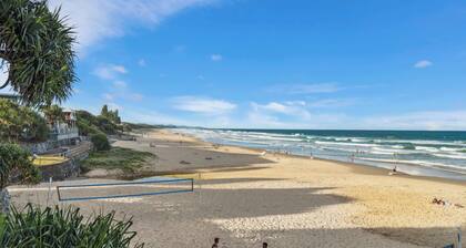 Tides & Tails Abode - Coolum Pet Friendly Home