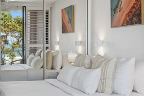 2 Schlafzimmer, Schreibtisch, Bügeleisen/Bügelbrett, Reisekinderbett