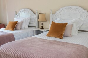 9 soveværelser, skrivebord, strygejern/strygebræt, weekendseng