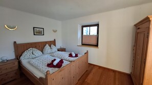 3 bedrooms, free WiFi - Apartment 'Meissnizter Dabauernhof - Seeblick' with Mountain View and Wi-Fi (Tamsweg)