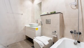 Hair dryer, towels - Cosy Studio in Carson A Damac Hills (Dubai)