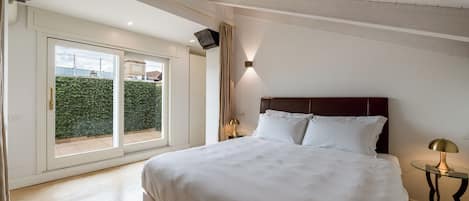 Cots/infant beds, free WiFi, bed sheets