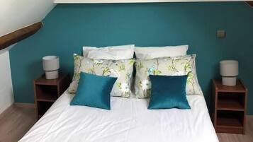 1 chambre, fer et planche à repasser, lit parapluie, accès Internet