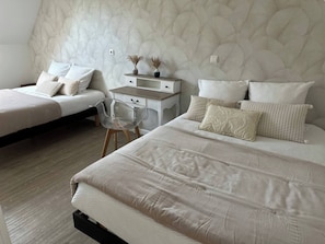 1 bedroom, iron/ironing board, travel cot, WiFi