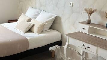 1 bedroom, iron/ironing board, travel cot, WiFi