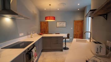 House, 3 Bedrooms, City View | Interior