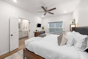 2 bedrooms, iron/ironing board, travel crib, free WiFi