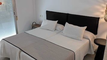 Habitación doble, balcón, vistas a la ciudad | Wifi gratis