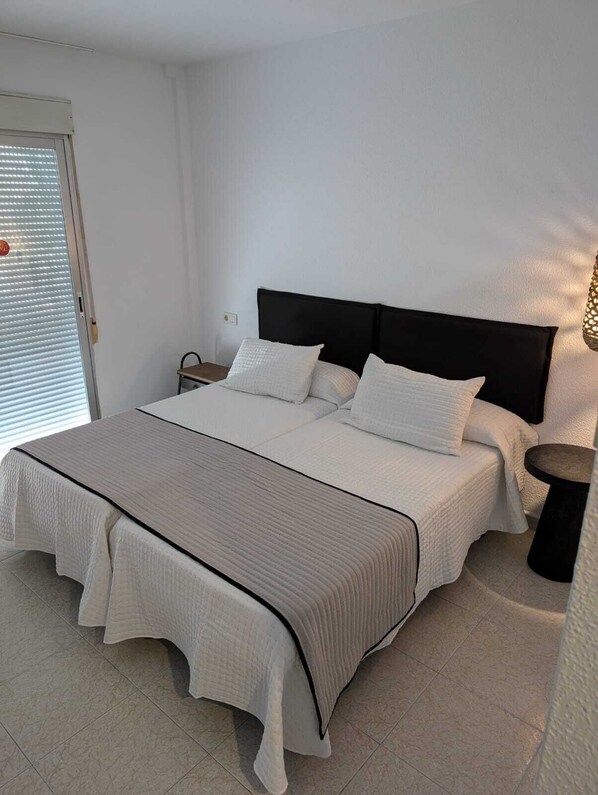 Tweepersoonskamer, balkon, uitzicht op de stad | Gratis wifi