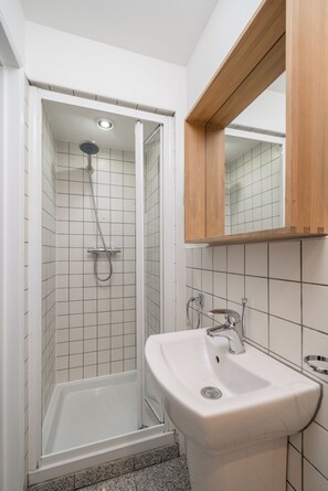 Family Apartment, City View | Bathroom