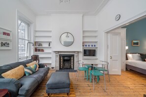 Family Apartment, City View | Living area