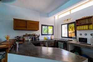 Shared kitchen - Swisscocobeach (Nosybe)