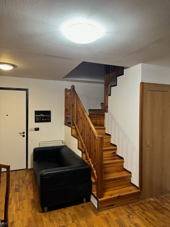 Apartment, 1 Bedroom, Accessible, Smoking | Living room