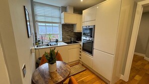 Private kitchen - Central Location Apartment (London)