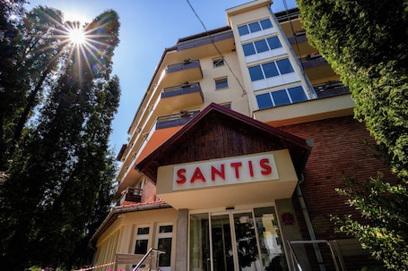 Exterior. Bacolux Santis