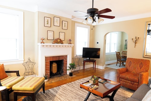 Relaxing 2BR Getaway | Pets + WiFi