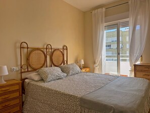 2 bedrooms, iron/ironing board, free WiFi, bed sheets - Apartamento Valdelagrana - Ole Solutions (Puerto de Santa María)