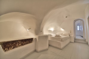 House, Hot Tub, Sea View | In-room safe, soundproofing, free WiFi - Astrea Suites (Santorini)