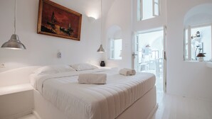 Casa, banyera d'hidromassatge, vistes al mar | Caixa forta a l'habitació, habitacions insonoritzades i wifi gratuïta 