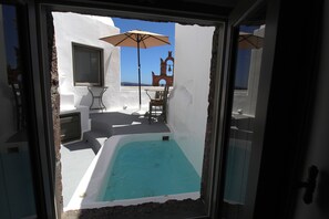 Private spa tub