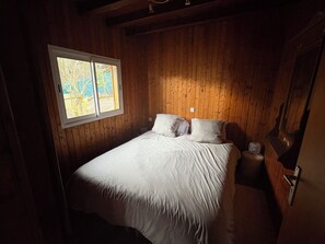 2 slaapkamers, een strijkplank/strijkijzer, wifi, beddengoed