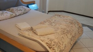 Basic Quadruple Room | Desk, WiFi (free) - Villa do Lago (Poços de Caldas)
