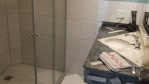 Double Room | Bathroom - Villa do Lago (Poços de Caldas)