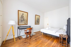 1 chambre, fer et planche à repasser, lit parapluie, Wi-Fi