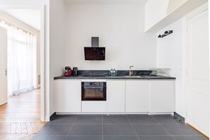 オーブン、コンロ、食器洗い機、コーヒー / ティーメーカー