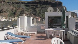 A rooftop terrace with lounge chairs, a table, and a satellite dish. - Casa Salome by El Sirocco (Lomo Quiebre)