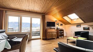 Fernseher, DVD-Player, Stereoanlage