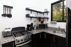 Classic Cabin, Valley View | Private kitchen