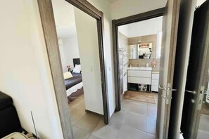 1 chambre, fer et planche à repasser, Wi-Fi gratuit, draps fournis