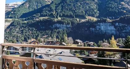 Bel appartement pour 4 personnes avec WIFI, TV, balcon et vue panoramique
