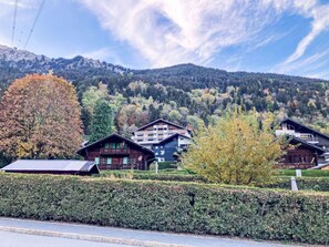 A mountain lodge with multiple buildings, a well-maintained hedge, and a clear sky. - Lovely apartment for 4 guests with WIFI, TV, balcony and panoramic view (Champéry)