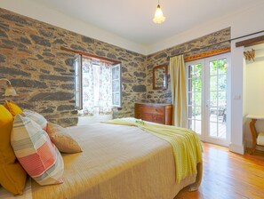 2 dormitoris, un bressol de viatge, wifi gratuïta i roba de llit 