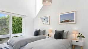 3 bedrooms, travel cot, free WiFi, bed sheets
