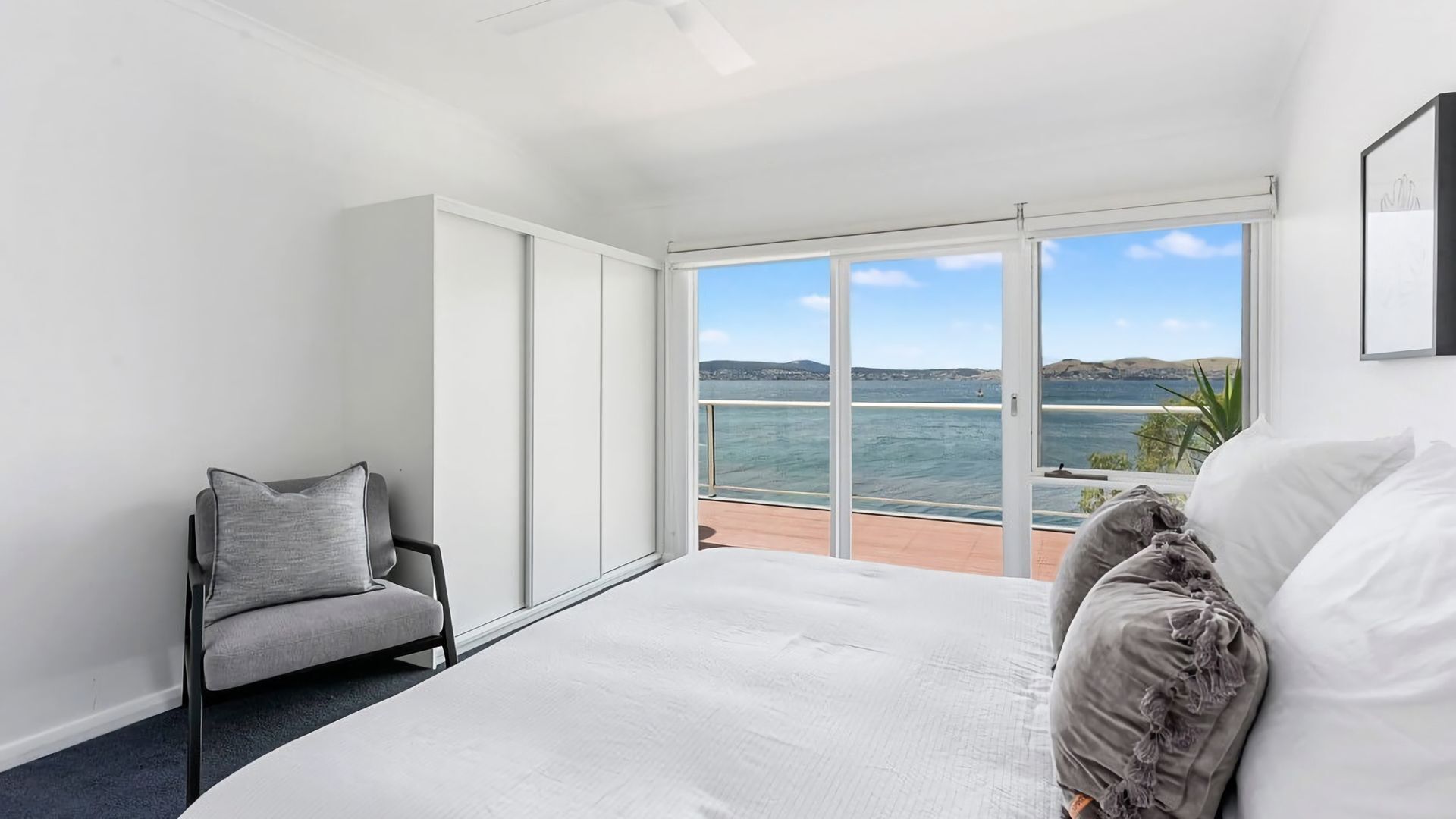 3 bedrooms, travel cot, free WiFi, bed sheets