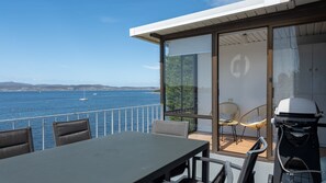 Outdoor dining - Sandy Bay Waterfront (Sandy Bay)