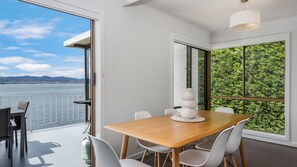 Dining - Sandy Bay Waterfront (Sandy Bay)