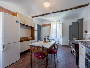 Oven, dishwasher