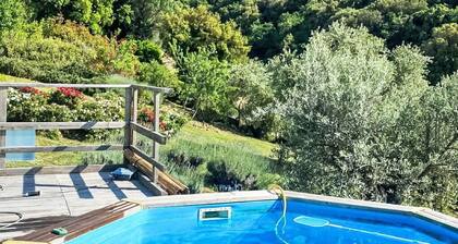 Alleinstehendes Ferienhaus mit privatem Pool, W-LAN, Innenhof, Haustiere erlaubt, Panoramablick