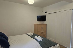 1 bedroom, free WiFi, bed sheets