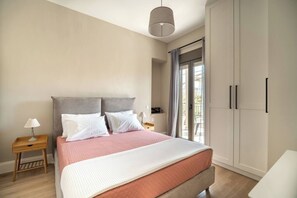 3 slaapkamers, een kluis op de kamer, een bureau, geluiddichte muren