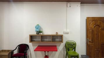 Family Room | Hypo-allergenic bedding, blackout curtains, free WiFi