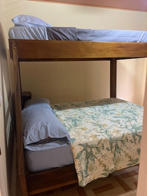 2 chambres, fer et planche à repasser, Wi-Fi gratuit, draps fournis